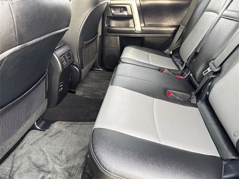 Used 2016 Toyota 4Runner SR5 Premium image 18