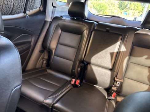 Used 2024 GMC Terrain SLT image 33