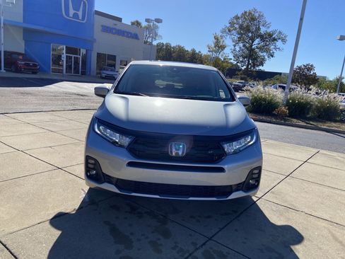 New 2026 Honda Odyssey Touring image 3