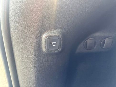 Used 2020 Jeep Cherokee Limited w/ Technology Group AWD/4WD image 10