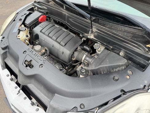 Used 2011 Buick Enclave CXL image 24