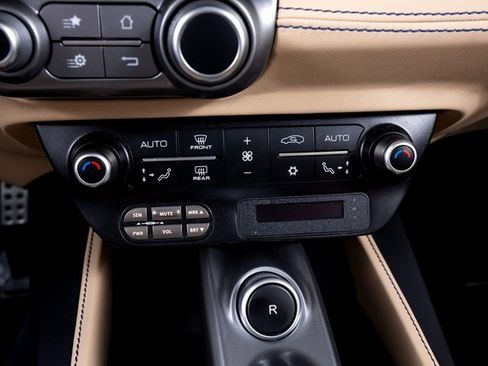 Certified 2019 Ferrari Portofino image 49