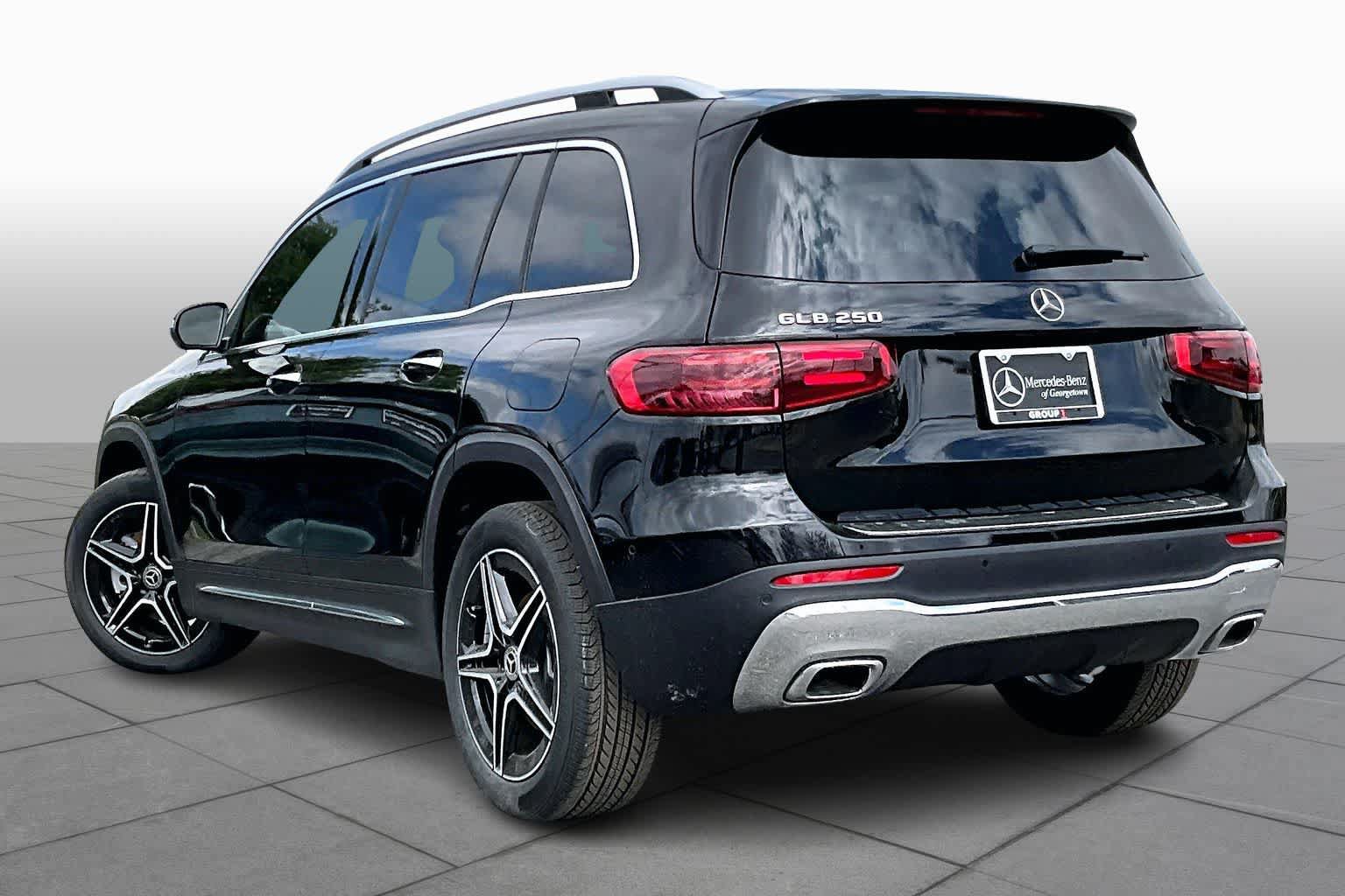 Used 2026 Mercedes-Benz GLB 250 image 4