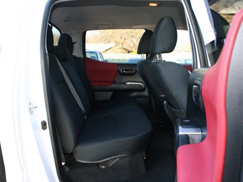 Used 2017 Toyota Tacoma SR5 image 18