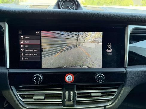 Certified 2023 Porsche Macan AWD/4WD image 28