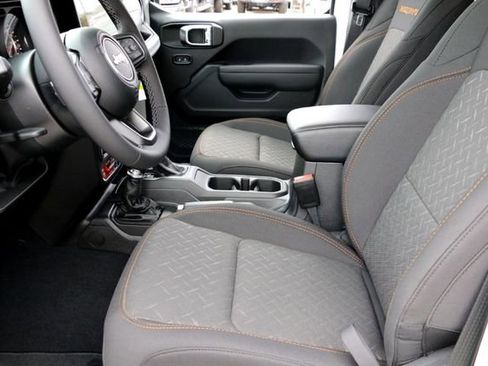 New 2026 Jeep Gladiator Mojave image 9