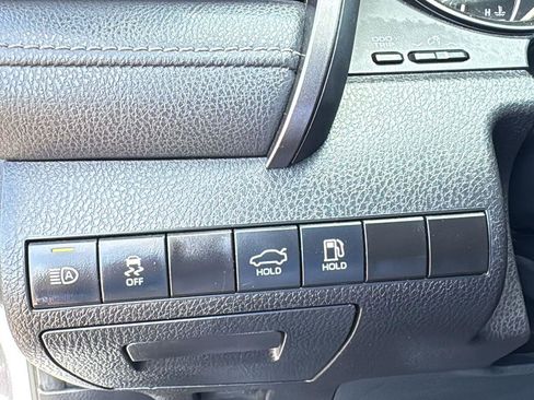 Certified 2022 Toyota Camry SE image 8