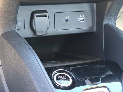 Used 2025 Nissan Versa SR w/ Trunk Package FWD image 21