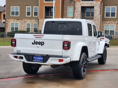 Used 2022 Jeep Gladiator Overland image 3