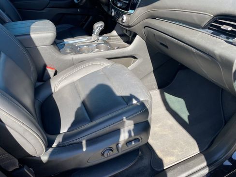 Used 2023 Chevrolet Traverse LT image 27