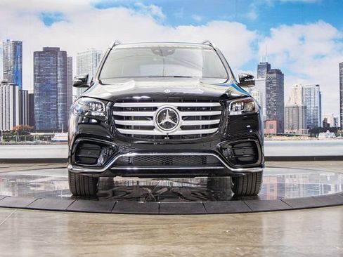 Used 2026 Mercedes-Benz GLS 450 4MATIC image 3