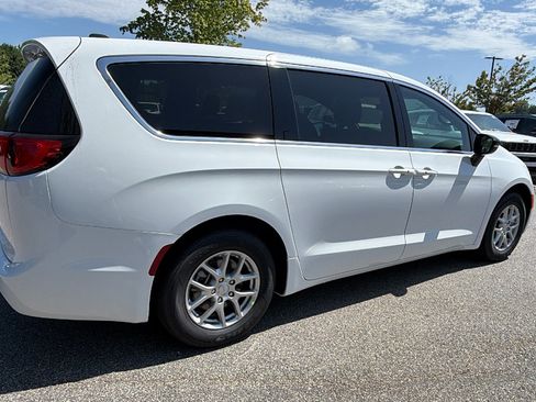 New 2027 Chrysler Pacifica LX FWD image 8