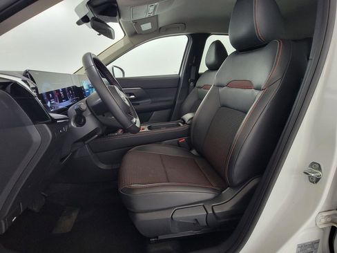 Used 2025 Nissan Kicks SR image 12