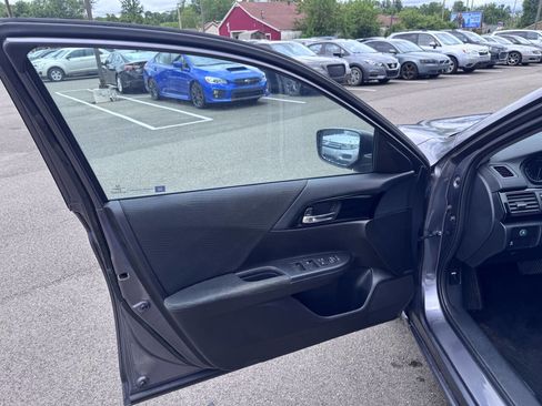 Used 2017 Honda Accord LX image 10