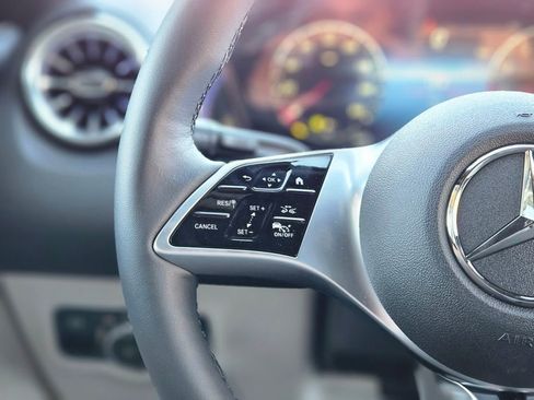 New 2026 Mercedes-Benz GLB 250 4MATIC image 23