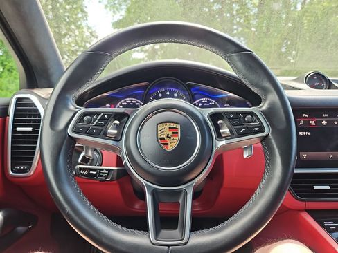 Certified 2023 Porsche Cayenne GTS AWD/4WD image 33