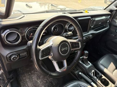 Used 2019 Jeep Wrangler Unlimited Sahara AWD/4WD image 15