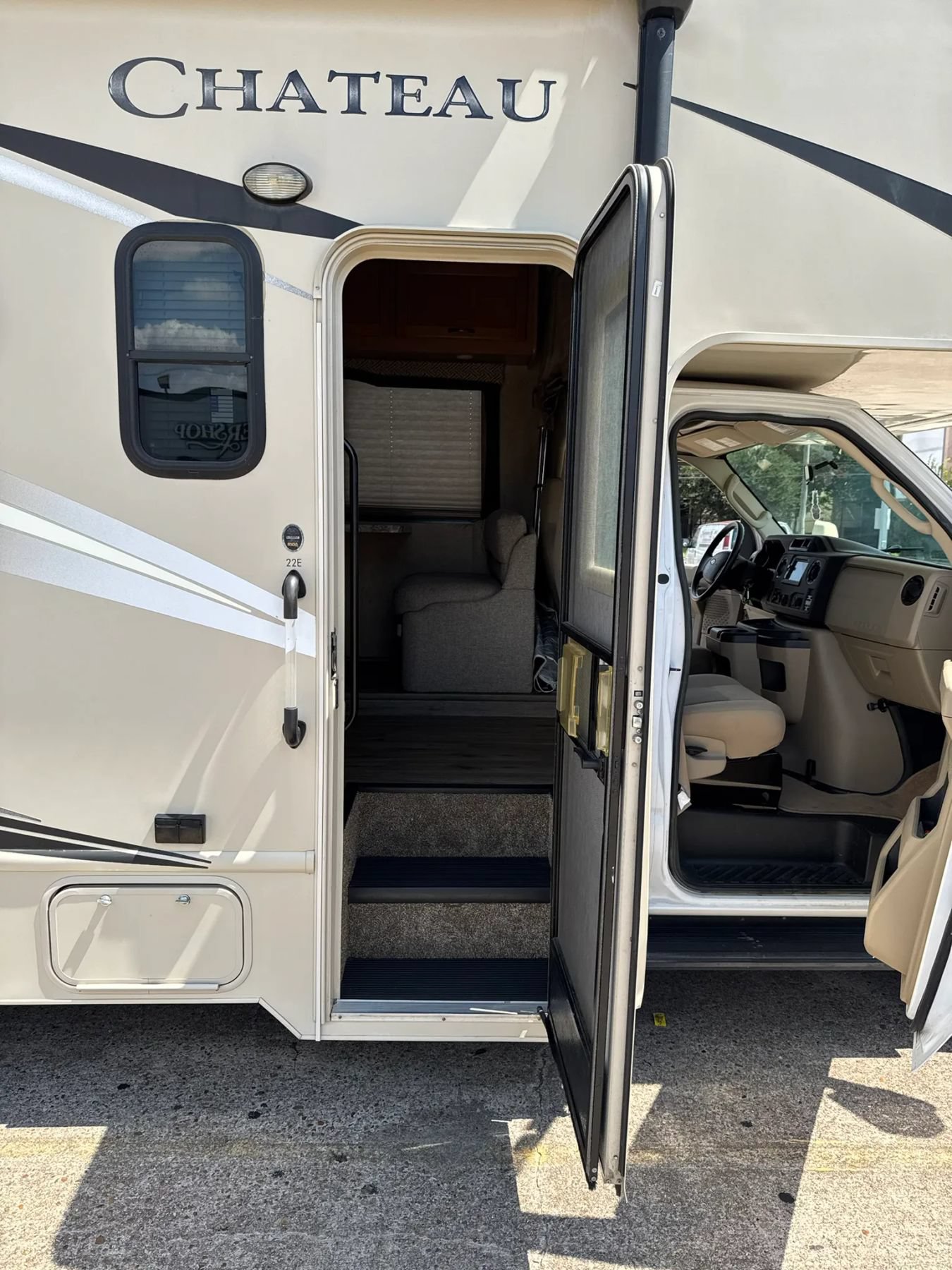 Used 2017 Ford E-450 and Econoline 450 Super Duty w/ Motorhome Prep Package RWD image 34