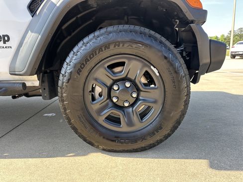 Used 2025 Jeep Wrangler Unlimited Sport AWD/4WD image 13