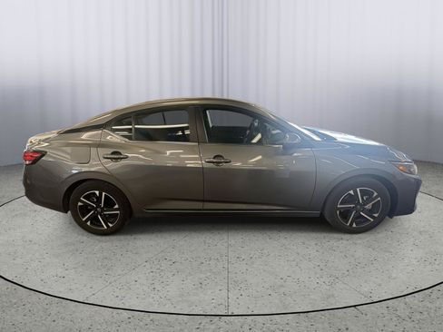 Used 2024 Nissan Sentra SV FWD image 7