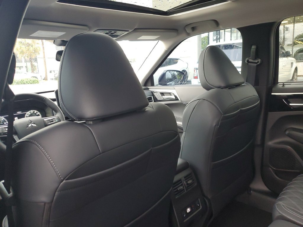 Used 2025 Mitsubishi Outlander SEL AWD/4WD image 11