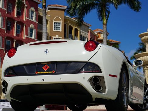 Used 2014 Ferrari California RWD image 52