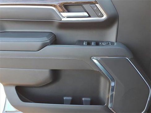 Used 2025 GMC Sierra 1500 Elevation image 16