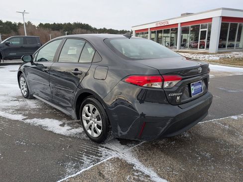 Used 2025 Toyota Corolla LE image 3