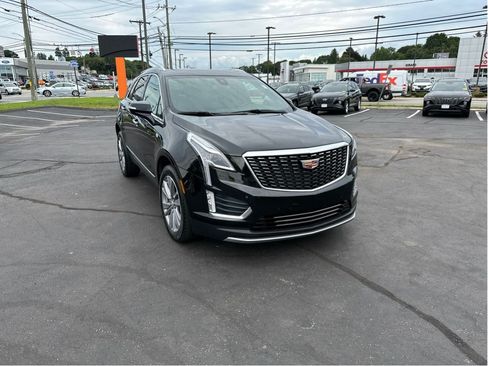 Certified 2025 Cadillac XT5 Premium Luxury AWD/4WD image 3