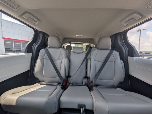 New 2026 Toyota Sienna XLE FWD image 19