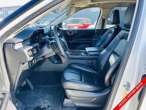 Used 2023 Lincoln Aviator AWD w/ Premium Package image 3