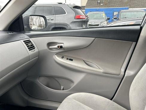 Used 2013 Toyota Corolla LE FWD image 11