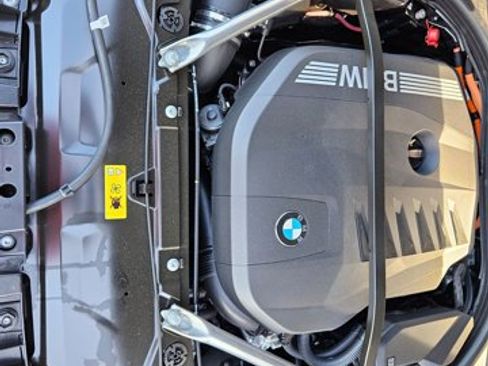 New 2026 BMW 750e xDrive w/ Premium Package image 17