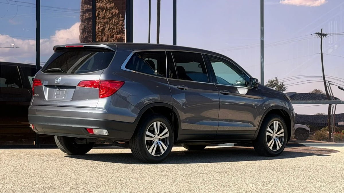 Used 2017 Honda Pilot EX image 16