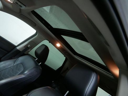 Used 2023 Nissan Pathfinder Platinum image 11