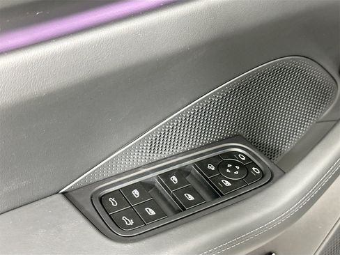 Certified 2025 Porsche Macan 4 Electric image 35