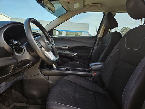 Used 2022 Nissan Kicks SV image 10