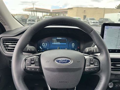 Used 2023 Ford Escape Platinum w/ Premium Technology Package AWD/4WD image 17