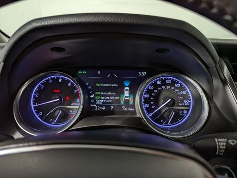 Used 2020 Toyota Camry XLE image 33