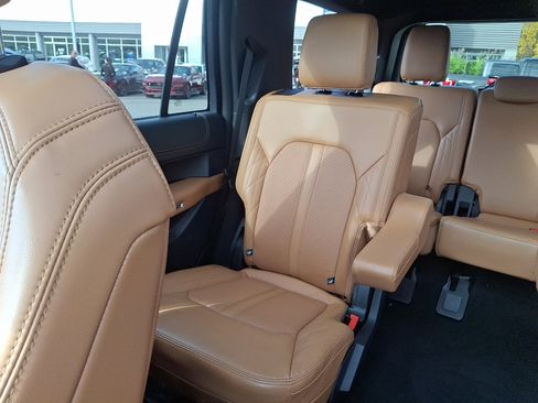 Certified 2024 Ford Expedition Platinum image 18