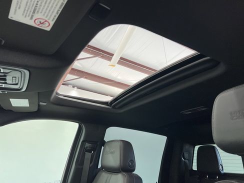 Used 2023 Chevrolet Silverado 2500 High Country w/ Technology Package image 18