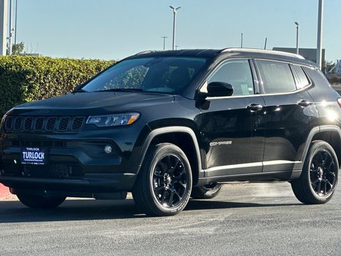 New 2026 Jeep Compass Latitude image 8