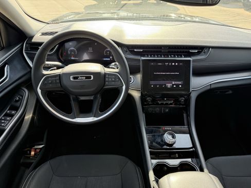 Used 2023 Jeep Grand Cherokee L Laredo image 14