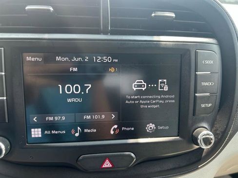 Used 2025 Kia Soul LX w/ LX Technology Package FWD image 13