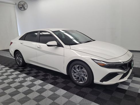 Used 2024 Hyundai Elantra SEL image 11