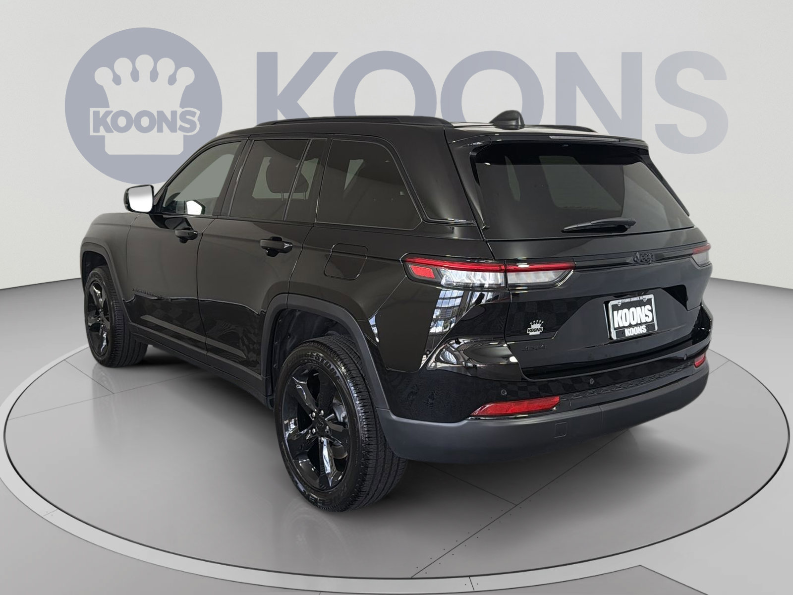 Used 2025 Jeep Grand Cherokee Altitude AWD/4WD image 4