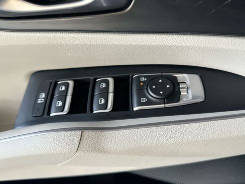 Used 2025 Kia Sorento S FWD image 17