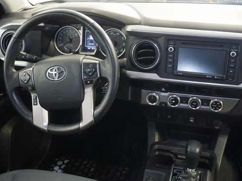 Used 2017 Toyota Tacoma SR5 image 25