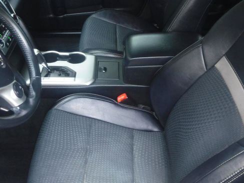 Used 2013 Toyota Camry SE FWD image 5