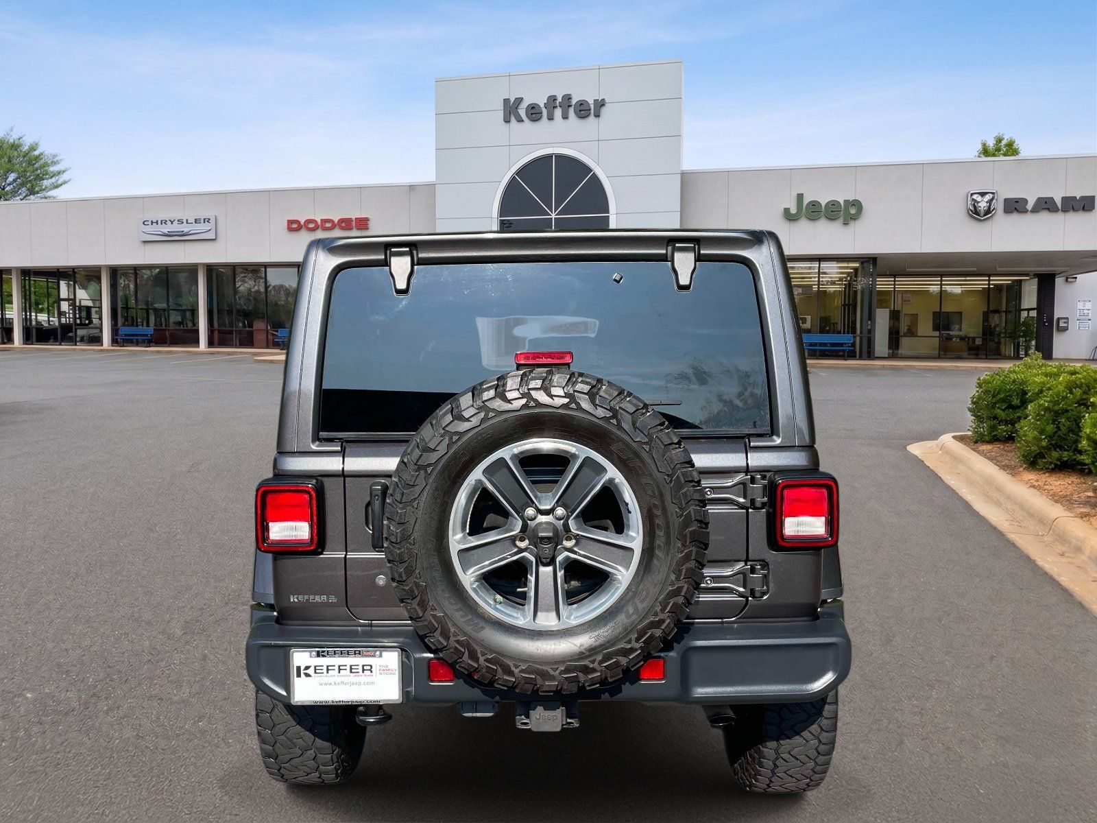 Used 2019 Jeep Wrangler Unlimited Sahara AWD/4WD image 5